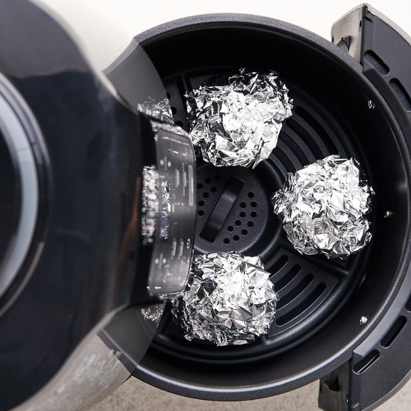 Bước 2 Nướng tỏi bằng nồi chiên không dầu Tỏi nướng