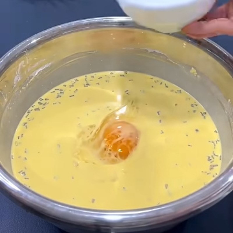 Bước 1 Pha bột bánh xèo giòn rụm Pha bột bánh xèo với bia