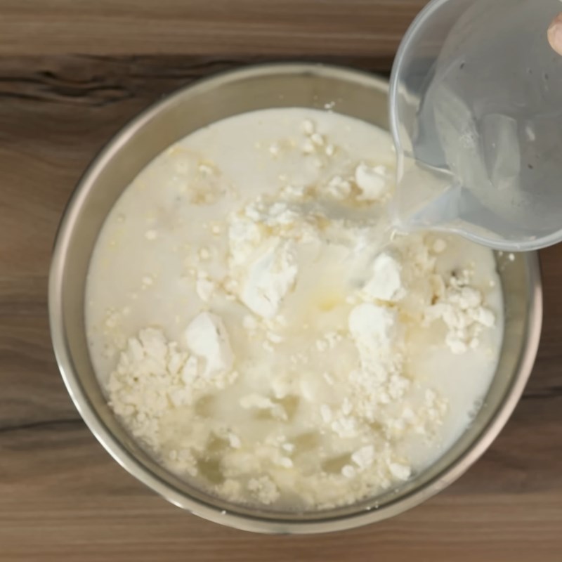 Bước 1 Cách pha bột bánh xèo giòn lâu chuẩn vị Pha bột bánh xèo với nước đá