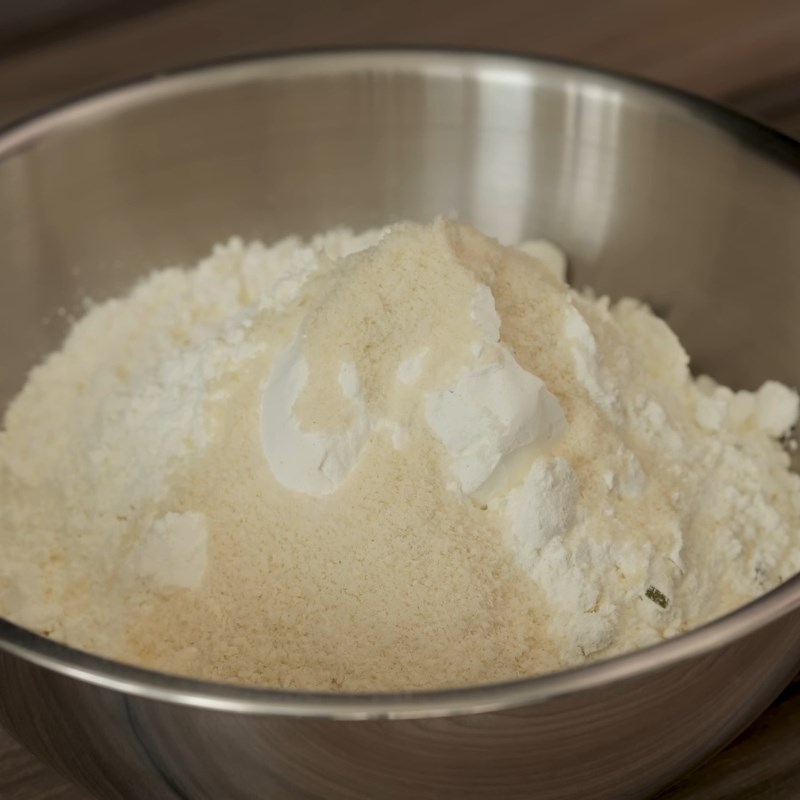 Bước 1 Cách pha bột bánh xèo giòn lâu chuẩn vị Pha bột bánh xèo với nước đá