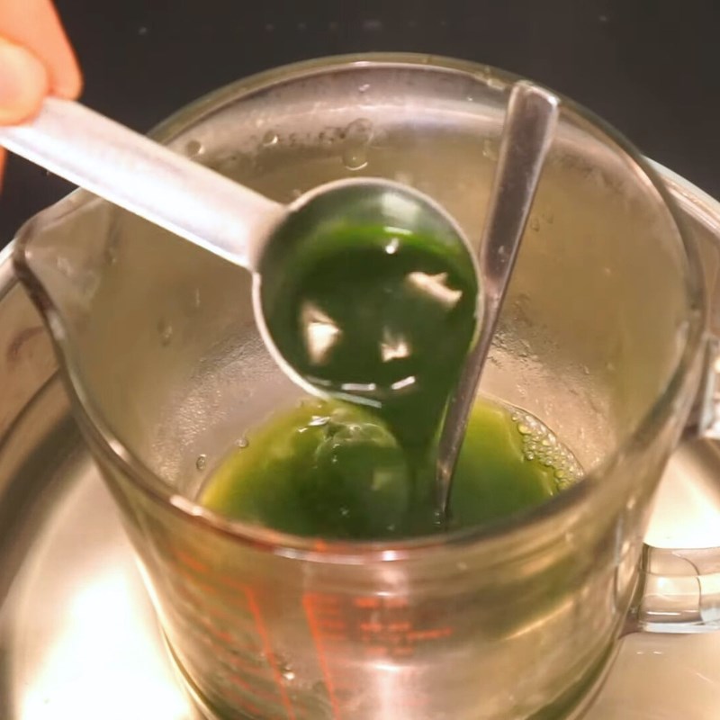 Bước 5 Pha hỗn hợp rau câu lá dứa Rau câu ngàn lớp