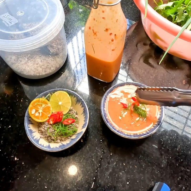 Bước 5 Pha nước chấm gà hấp muối Gà hấp muối da giòn