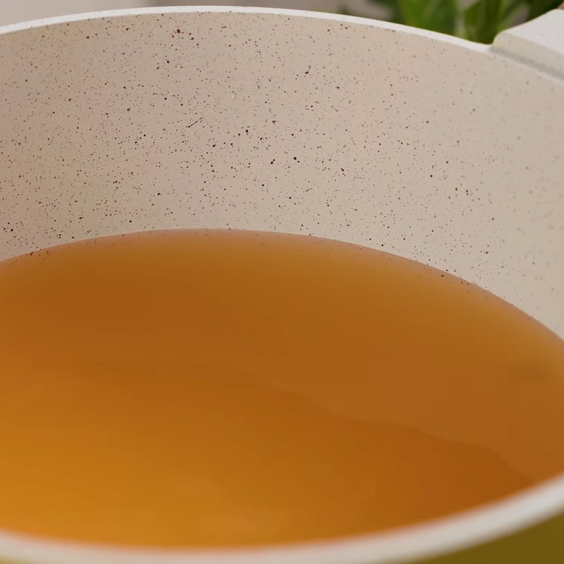 Bước 1 Pha nước ngâm Ba rọi ngâm nước mắm