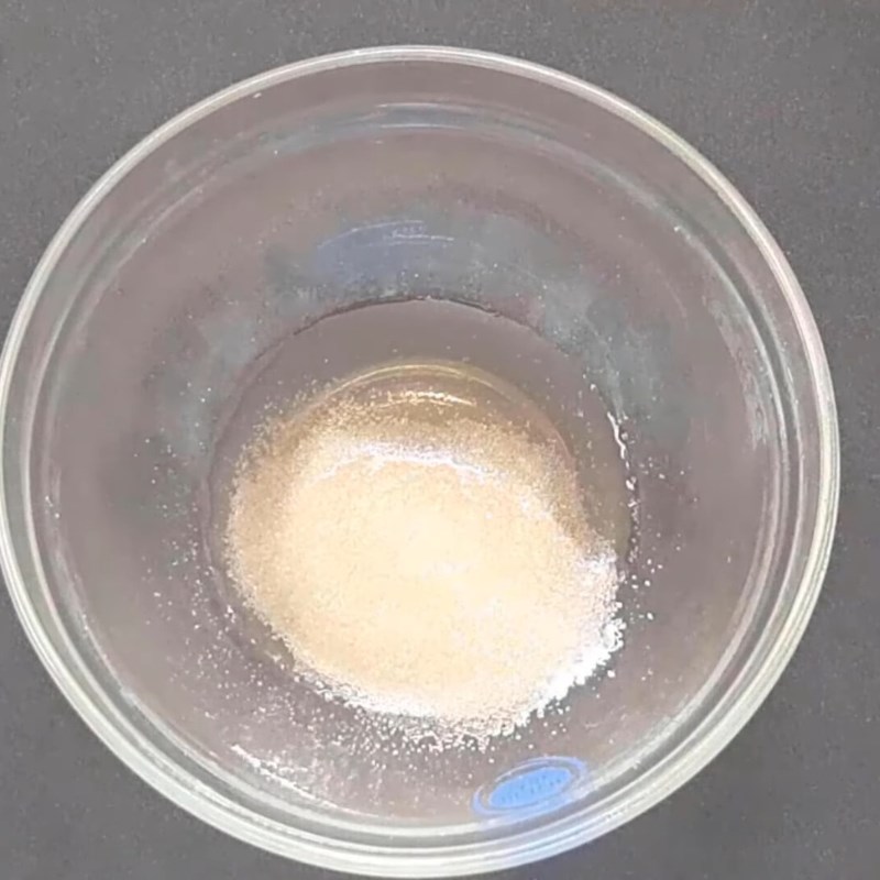 Bước 3 Pha nước sốt mắm đậm đà Mực trứng chiên nước mắm