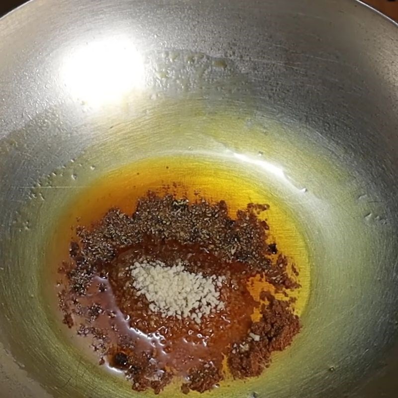 Bước 3 Pha nước sốt ướp thịt Ướp thịt nướng cơm tấm