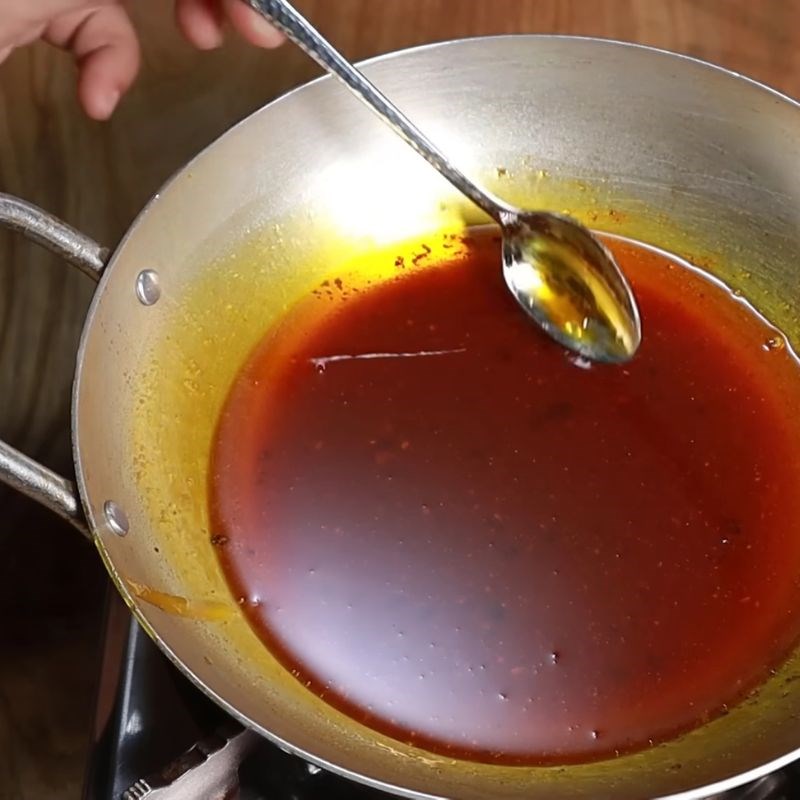 Bước 3 Pha nước sốt ướp thịt Ướp thịt nướng cơm tấm