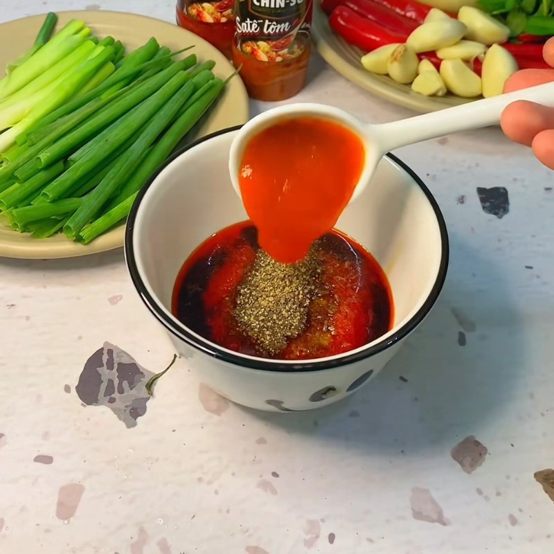 Bước 2 Pha nước sốt xào Ếch xào sa tế