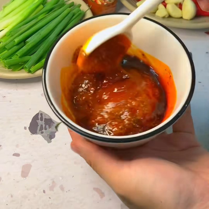 Bước 2 Pha nước sốt xào Ếch xào sa tế