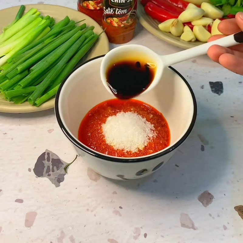 Bước 2 Pha nước sốt xào Ếch xào sa tế