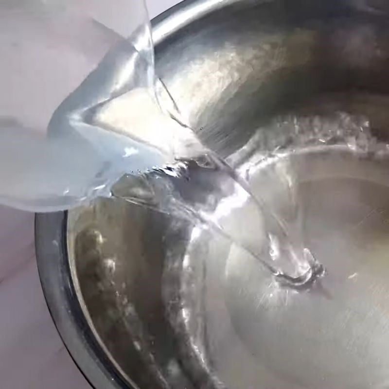 Bước 2 Pha nước ướp cá khô Khô cá đù một nắng