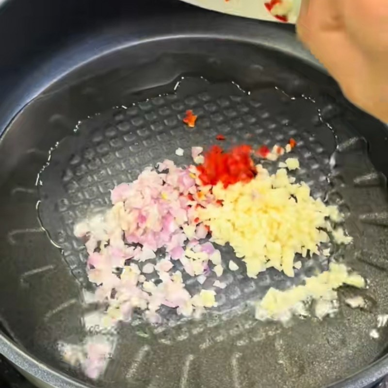 Bước 2 Phi thơm hành tỏi ớt chuẩn vị Nước sốt me chấm thịt nướng