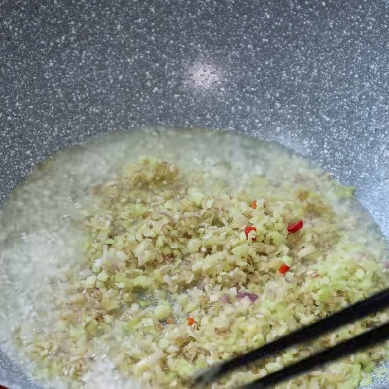 Bước 4 Phi thơm sà ớt và hoàn thiện món ăn Thịt ba chỉ chiên sả ớt