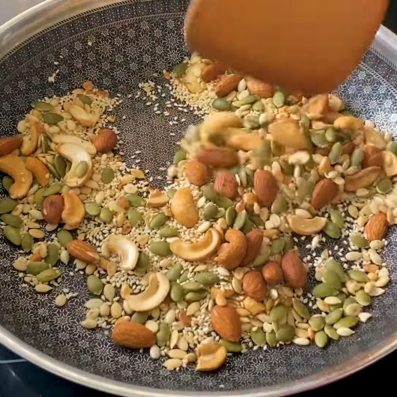 Bước 1 Rang thơm các loại hạt dinh dưỡng Thanh gạo lứt chà bông
