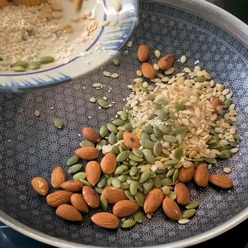 Bước 1 Rang thơm các loại hạt dinh dưỡng Thanh gạo lứt chà bông