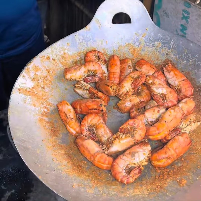 Bước 4 Rang tôm càng xanh rang muối ớt đỏ Tôm càng xanh rang muối