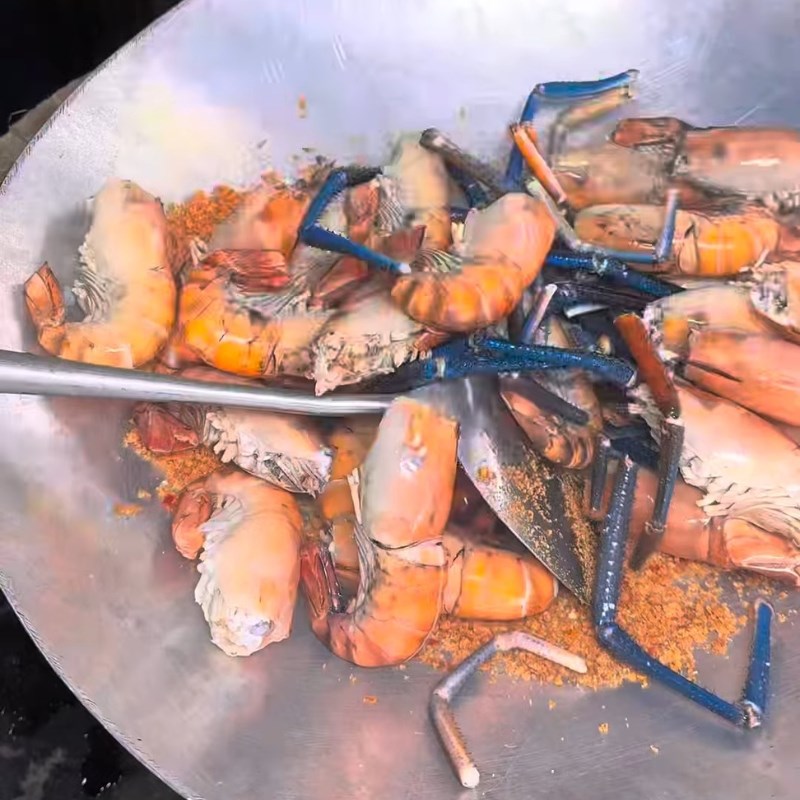 Bước 4 Rang tôm càng xanh rang muối ớt đỏ Tôm càng xanh rang muối