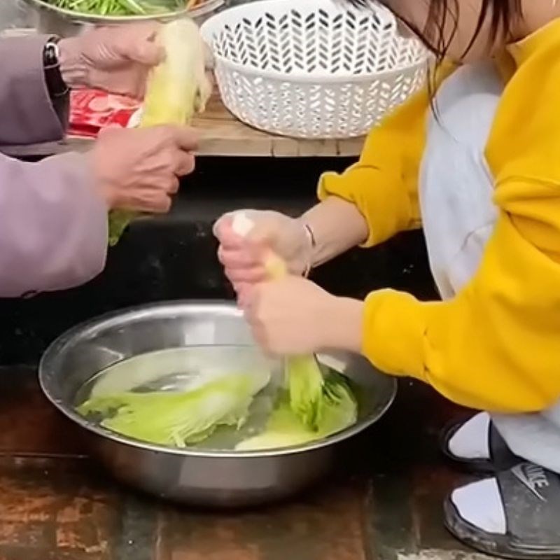Bước 4 Rửa sạch và làm ráo cải thảo Kim chi bằng gói gia vị