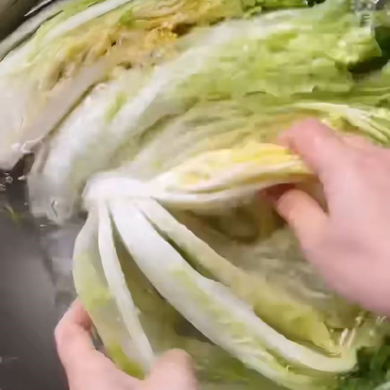 Bước 4 Rửa sạch và làm ráo cải thảo Kim chi bằng gói gia vị