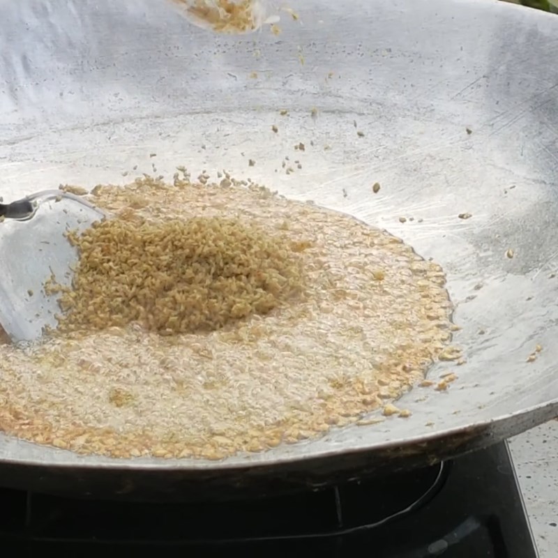 Bước 2 Sên khóm thơm lừng Mắm ruốc xào sả ớt