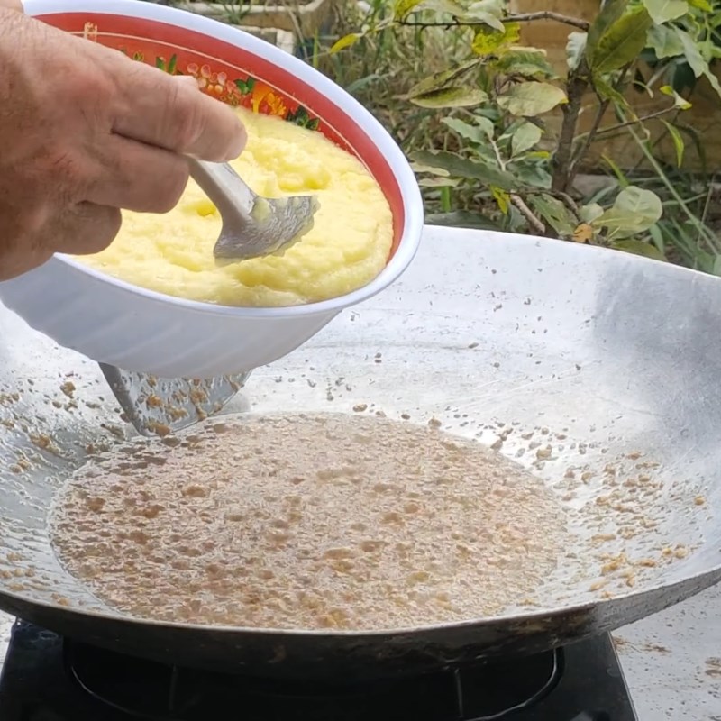 Bước 2 Sên khóm thơm lừng Mắm ruốc xào sả ớt