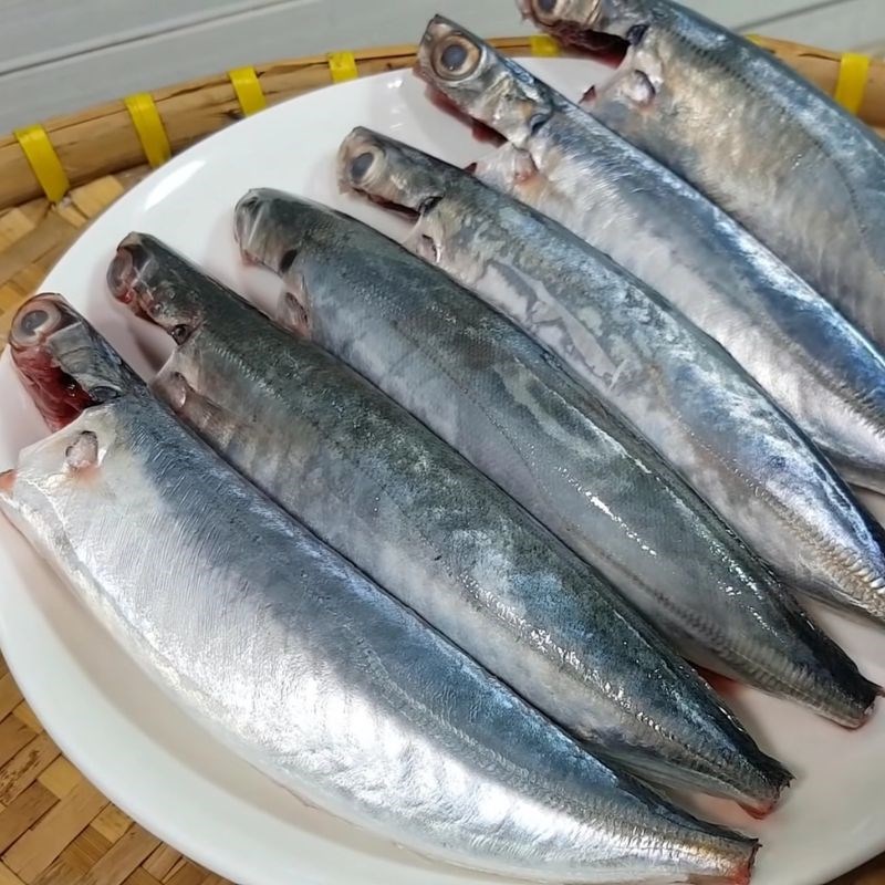 Bước 1 Sơ chế cá nục và khử mùi tanh hiệu quả Ướp cá hấp