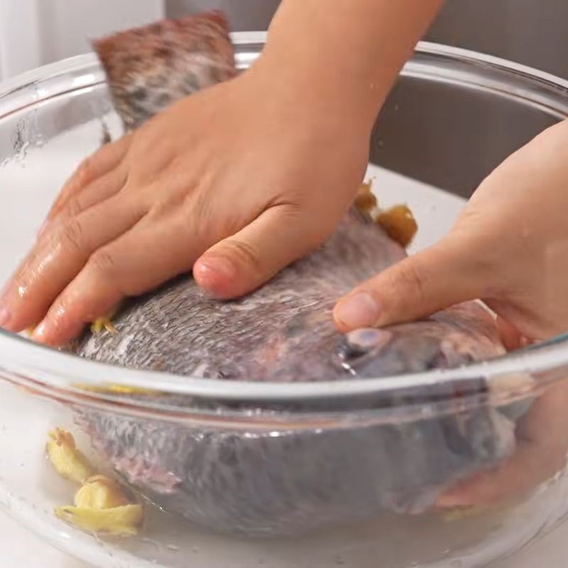 Bước 1 Sơ chế cá sạch sẽ, thơm ngon Ướp cá nướng ngon