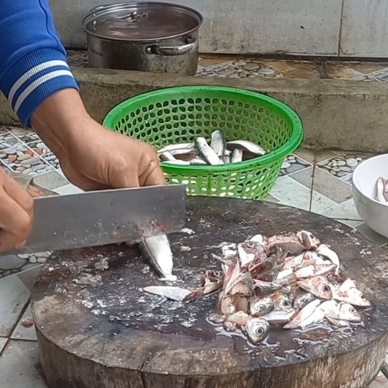 Bước 1 Sơ chế cá trích sạch sẽ Cá trích phile