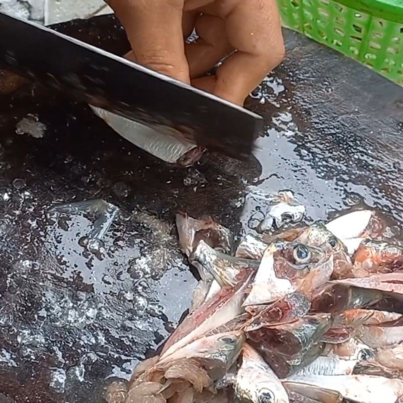 Bước 1 Sơ chế cá trích sạch sẽ Cá trích phile