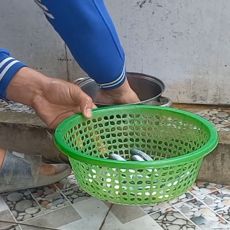 Bước 1 Sơ chế cá trích sạch sẽ Cá trích phile