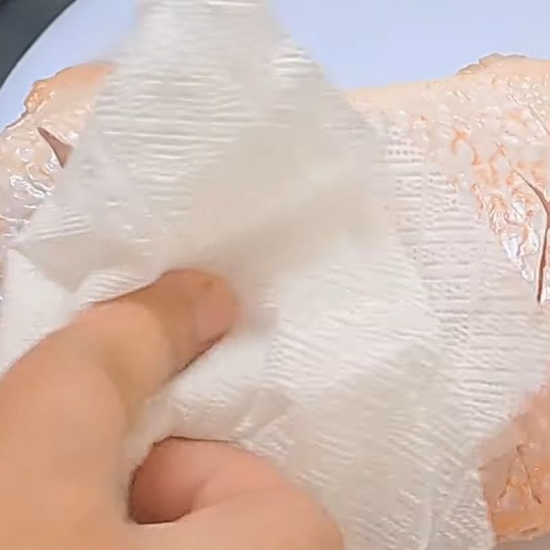 Bước 1 Sơ chế cá và khứa cá để tăng độ giòn Ướp cá chiên giòn