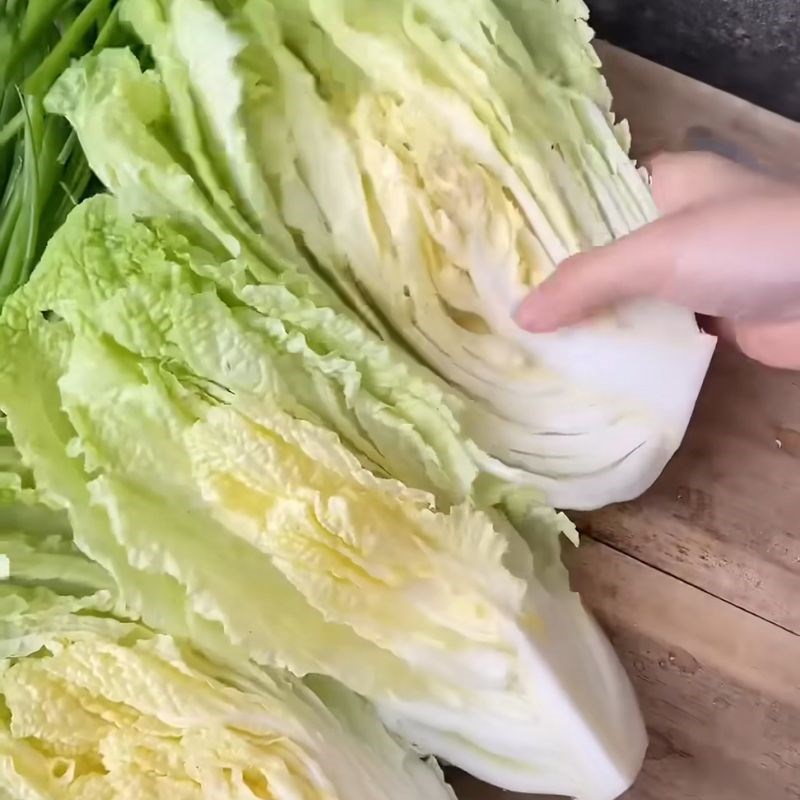 Bước 1 Sơ chế cải thảo Kim chi bằng gói gia vị
