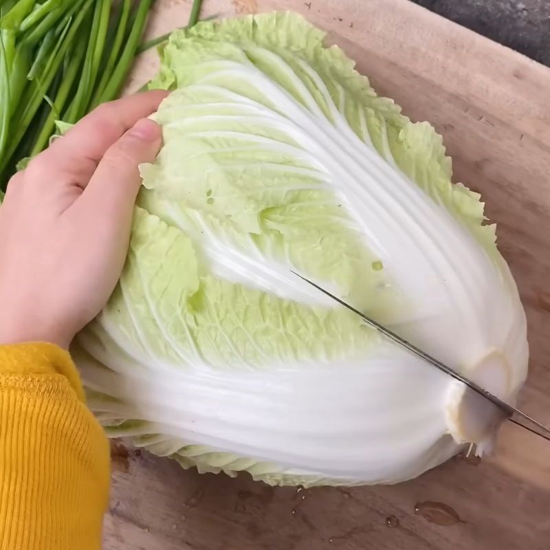 Bước 1 Sơ chế cải thảo Kim chi bằng gói gia vị