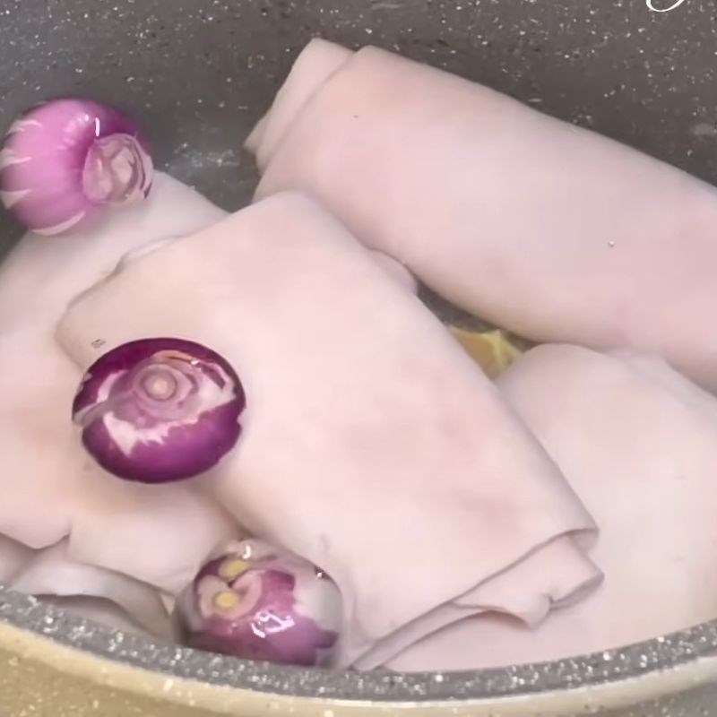 Bước 1 Sơ chế da heo tươi ngon Chả lụa bì ớt xiêm xanh