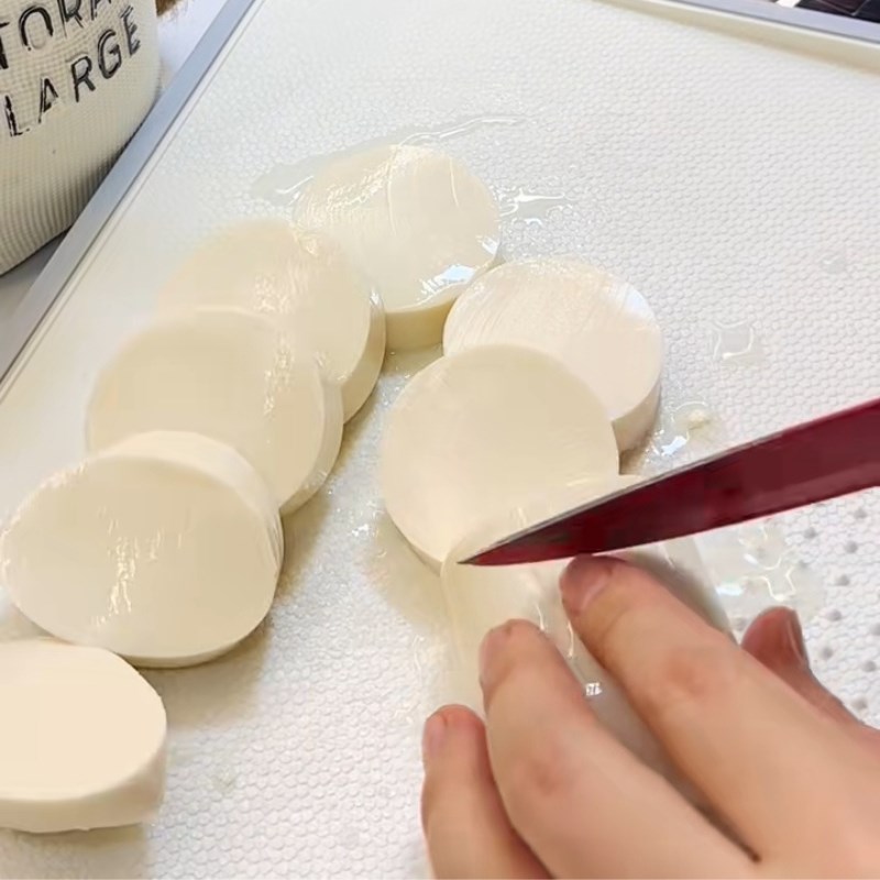 Bước 1 Sơ chế đậu hũ non và chuẩn bị sốt xì dầu Đậu hũ non chiên sốt xì dầu