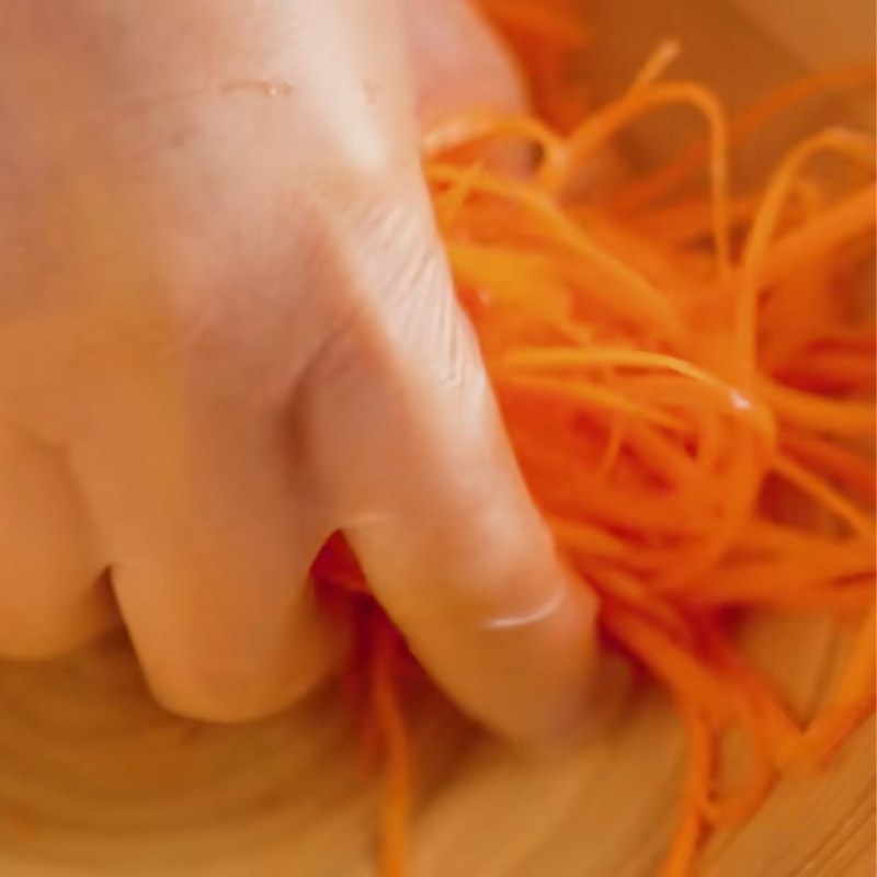 Bước 1 Sơ chế dưa leo và cà rốt Dưa leo muối chua ngọt