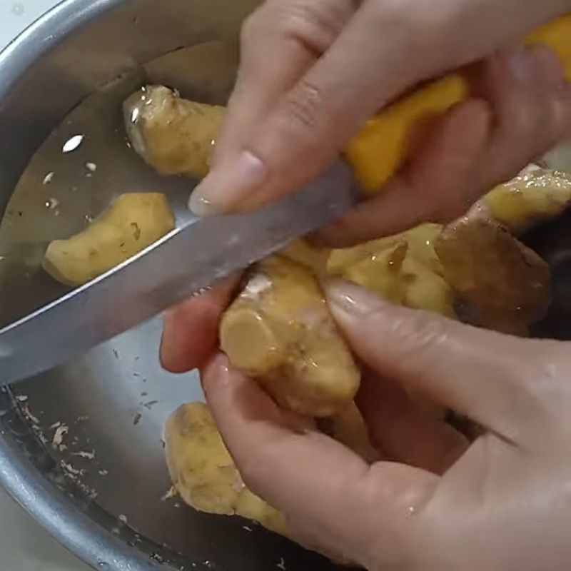 Bước 1 Sơ chế gừng tươi và chuẩn bị lọ thủy tinh Gừng ngâm giấm