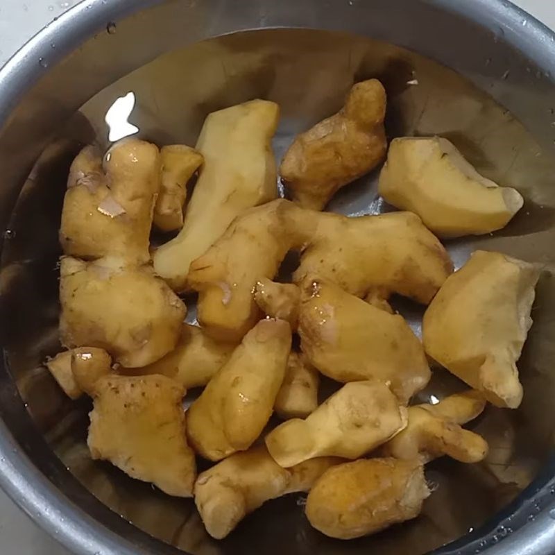Bước 1 Sơ chế gừng tươi và chuẩn bị lọ thủy tinh Gừng ngâm giấm