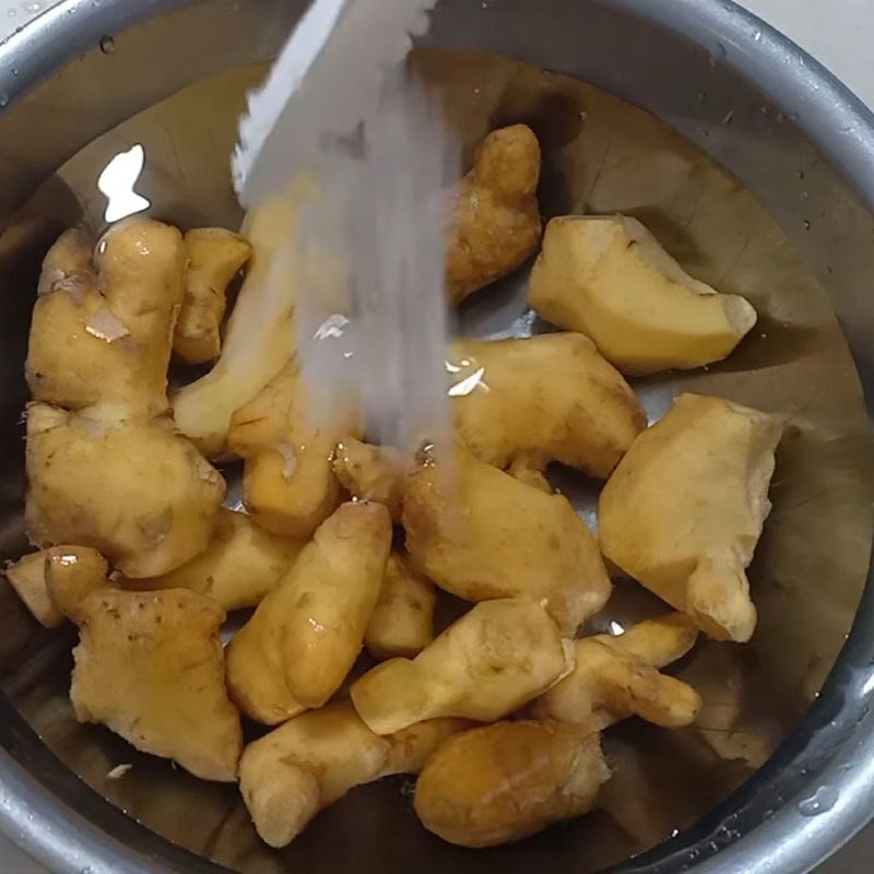 Bước 1 Sơ chế gừng tươi và chuẩn bị lọ thủy tinh Gừng ngâm giấm