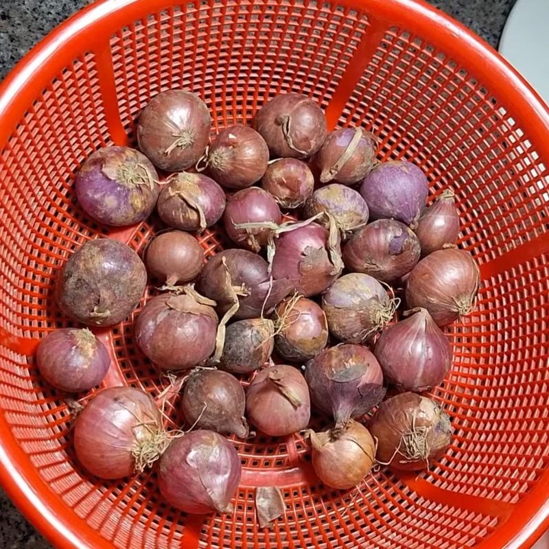 Bước 1 Sơ chế hành tím Hành tím thái lát ngâm ăn liền