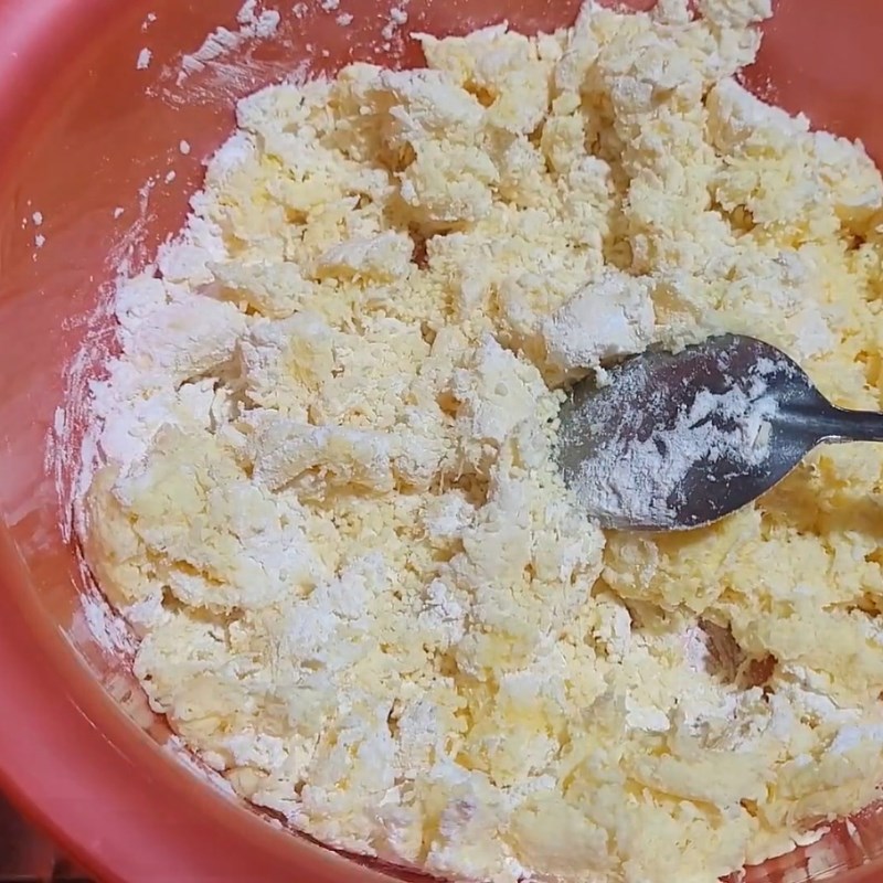 Bước 1 Sơ chế khoai mì và trộn bột Bánh khoai mì chiên