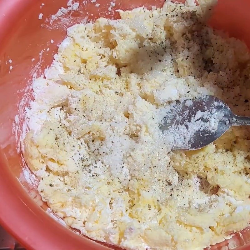 Bước 1 Sơ chế khoai mì và trộn bột Bánh khoai mì chiên