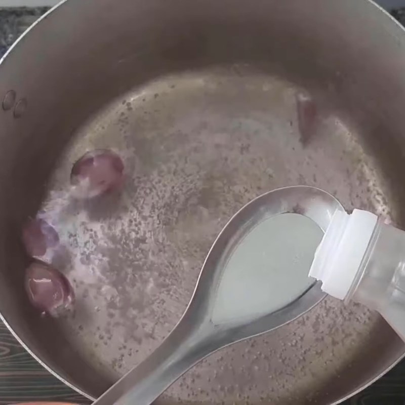 Bước 1 Sơ chế mực trứng tươi ngon Mực trứng chiên nước mắm