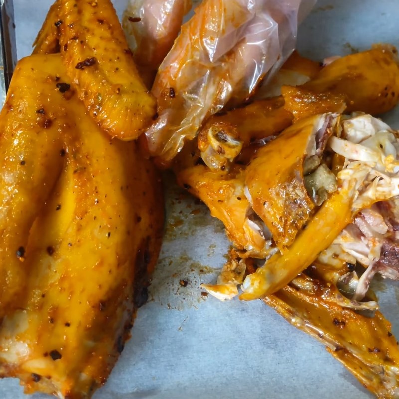 Bước 4 Sơ chế nấm hương và hành lá, cắt gà Gà không lối thoát