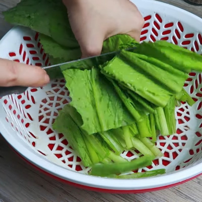 Bước 1 Sơ chế nguyên liệu Canh cải nấu gừng