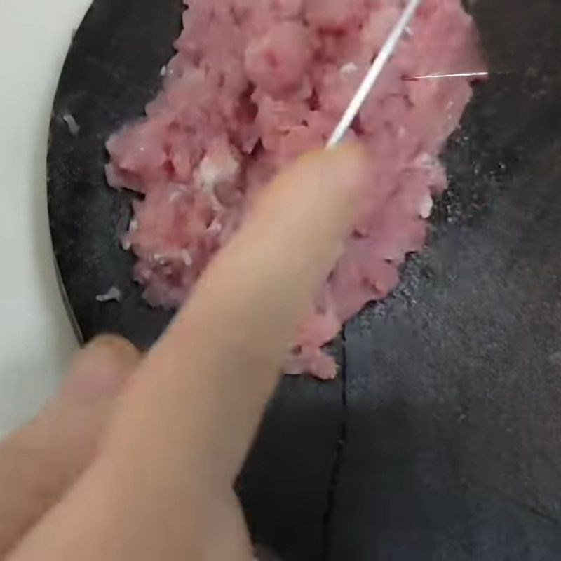 Bước 1 Sơ chế nguyên liệu Canh lá lốt nấu thịt heo