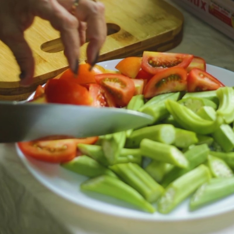 Bước 1 Sơ chế nguyên liệu Canh chua bông so đũa