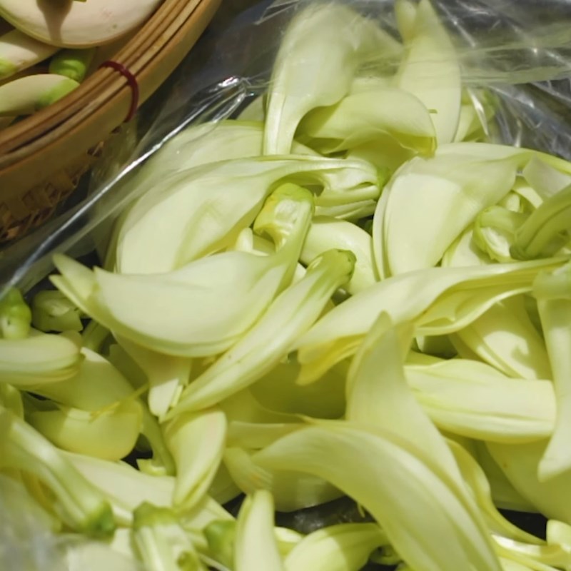 Bước 1 Sơ chế nguyên liệu Canh chua bông so đũa