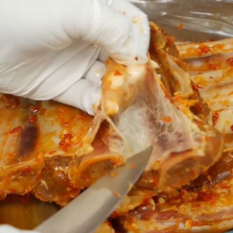 Bước 1 Sơ chế nguyên liệu Ướp sườn bò nướng