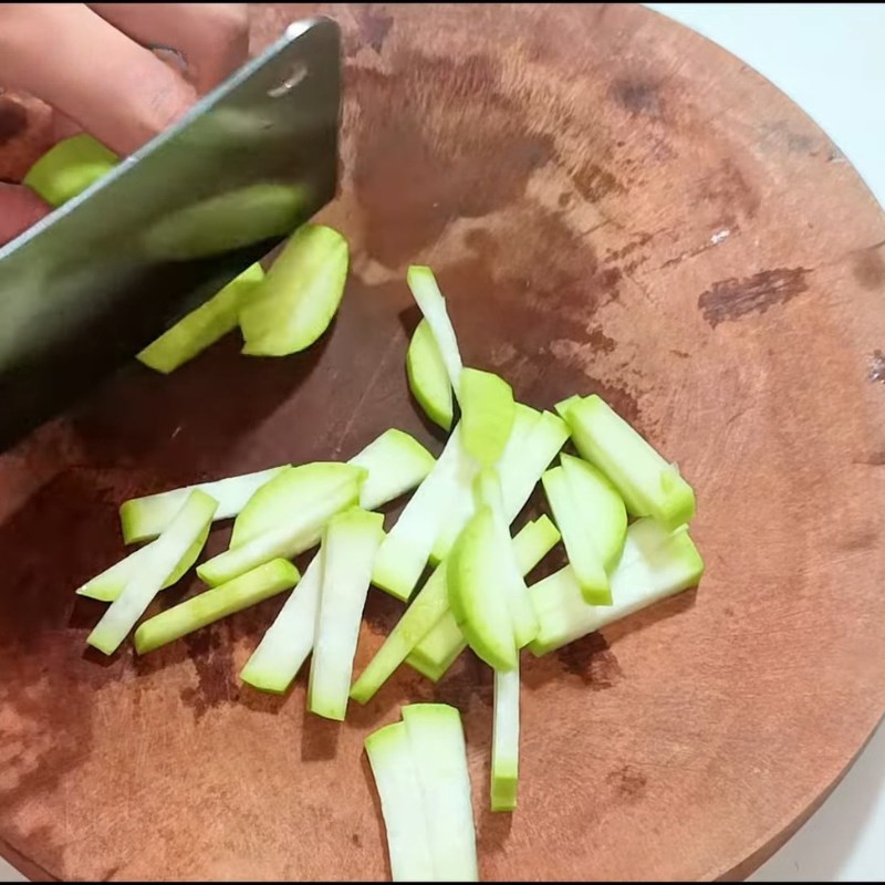 Bước 1 Sơ chế nguyên liệu Cá lóc nấu canh bầu