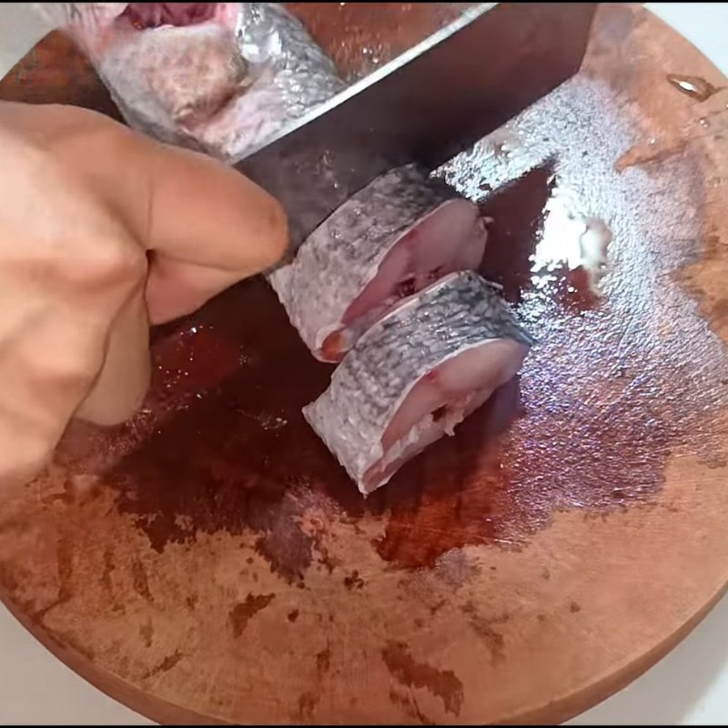 Bước 1 Sơ chế nguyên liệu Cá lóc nấu canh bầu